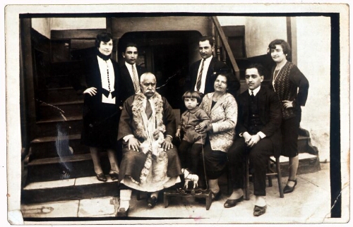Famille Panigel en costume traditionnel